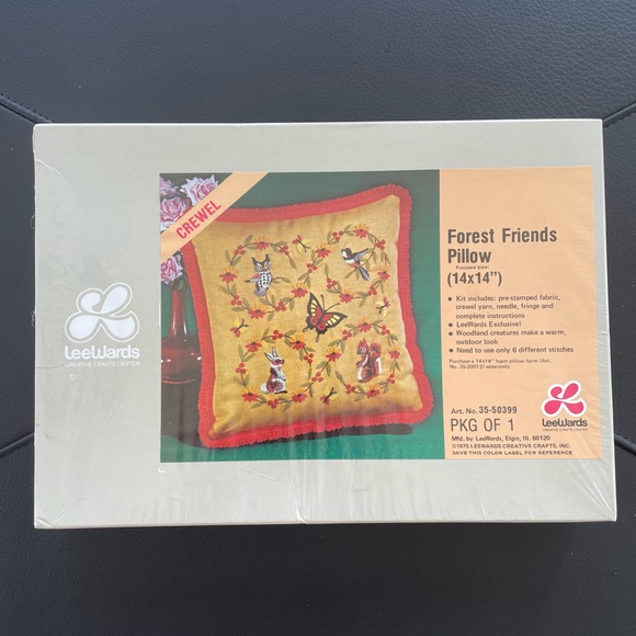 Led Ward from the 70’s Crewel Pillow kit never been opened, needs to be sewn - Picture 2 of 4